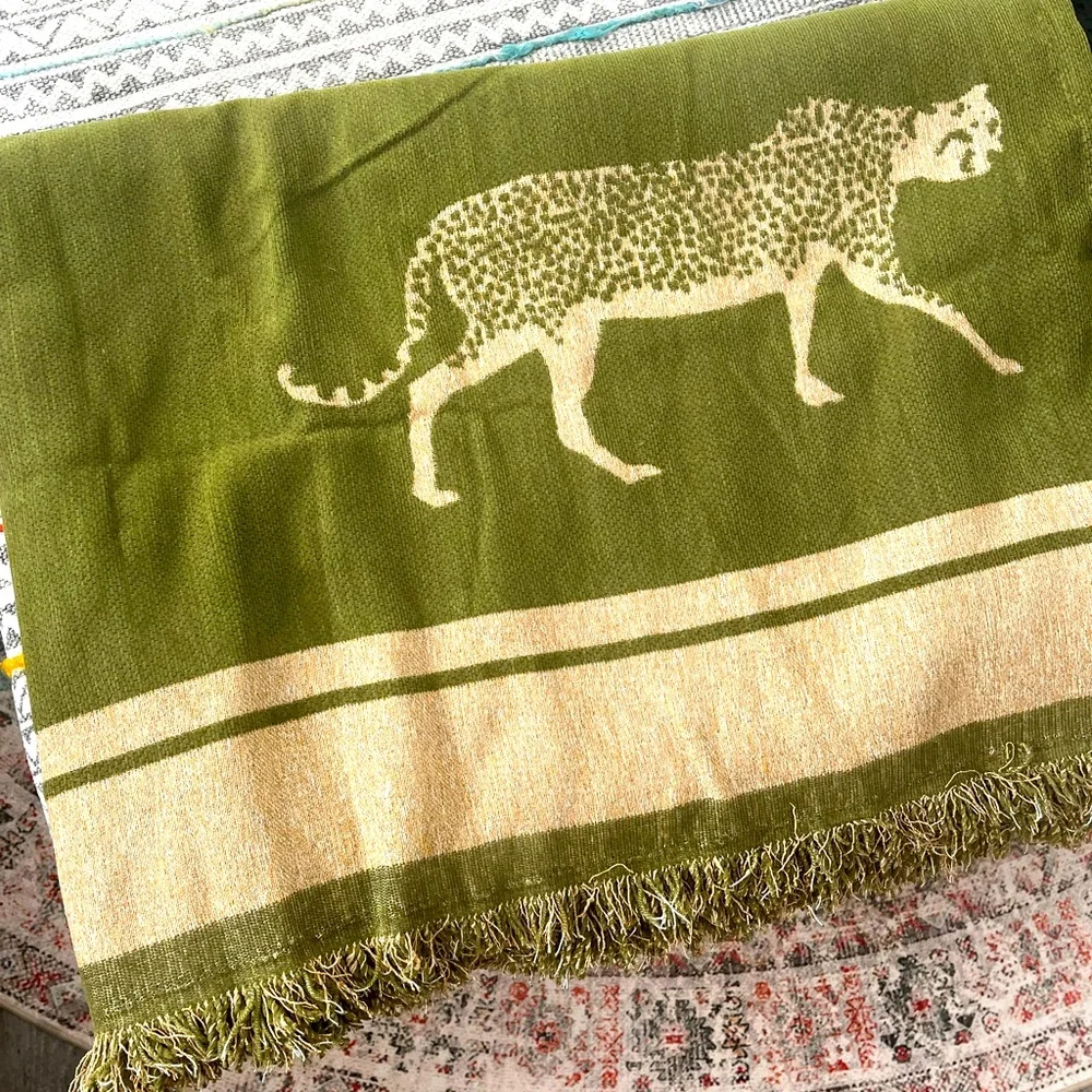 NWOT Elegant Green and Tan Sofa Throw with Cheetah Design